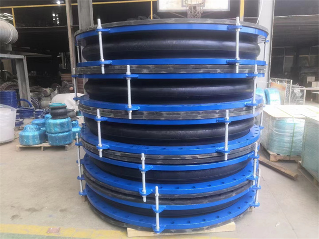 内衬四氟橡胶软接头对比普通橡胶软接头都有哪些优势呢？