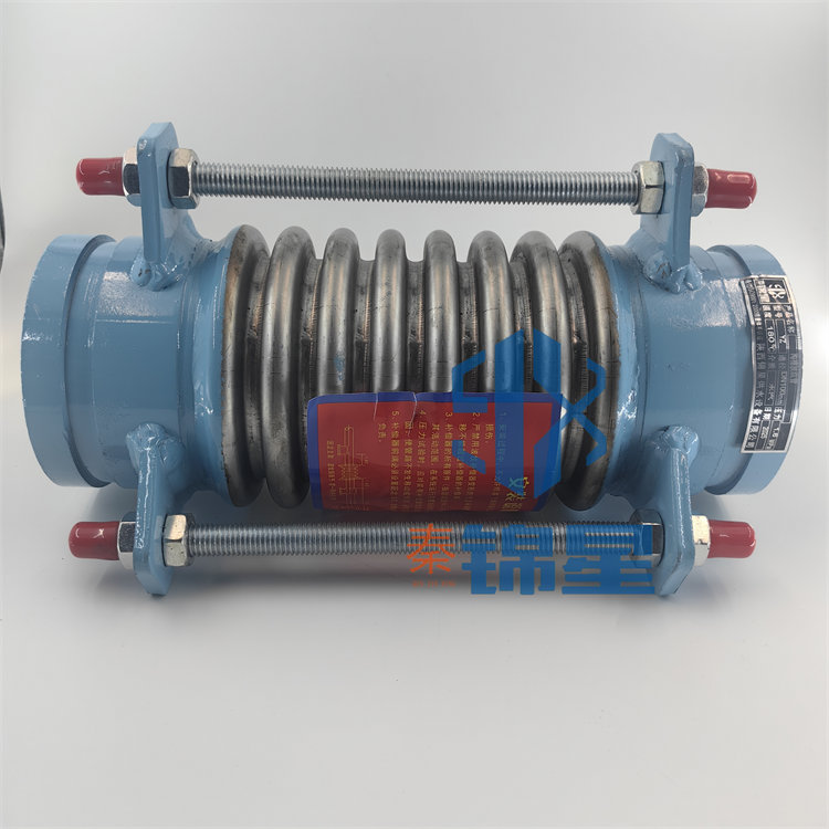 沟槽波纹补偿器